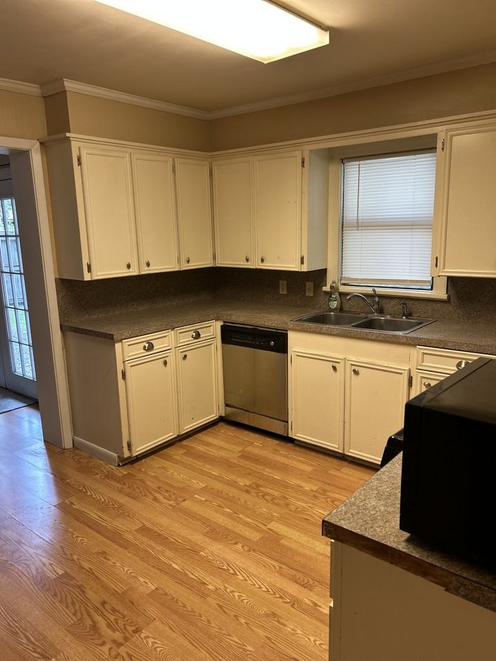 1010 Spruce #NA - Photo 2 of 5