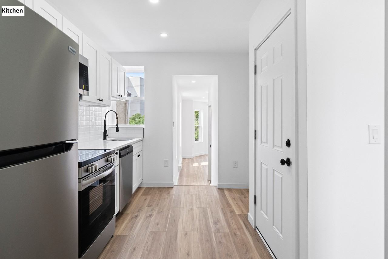 2219 W Oxford St #2 - Photo 2 of 17