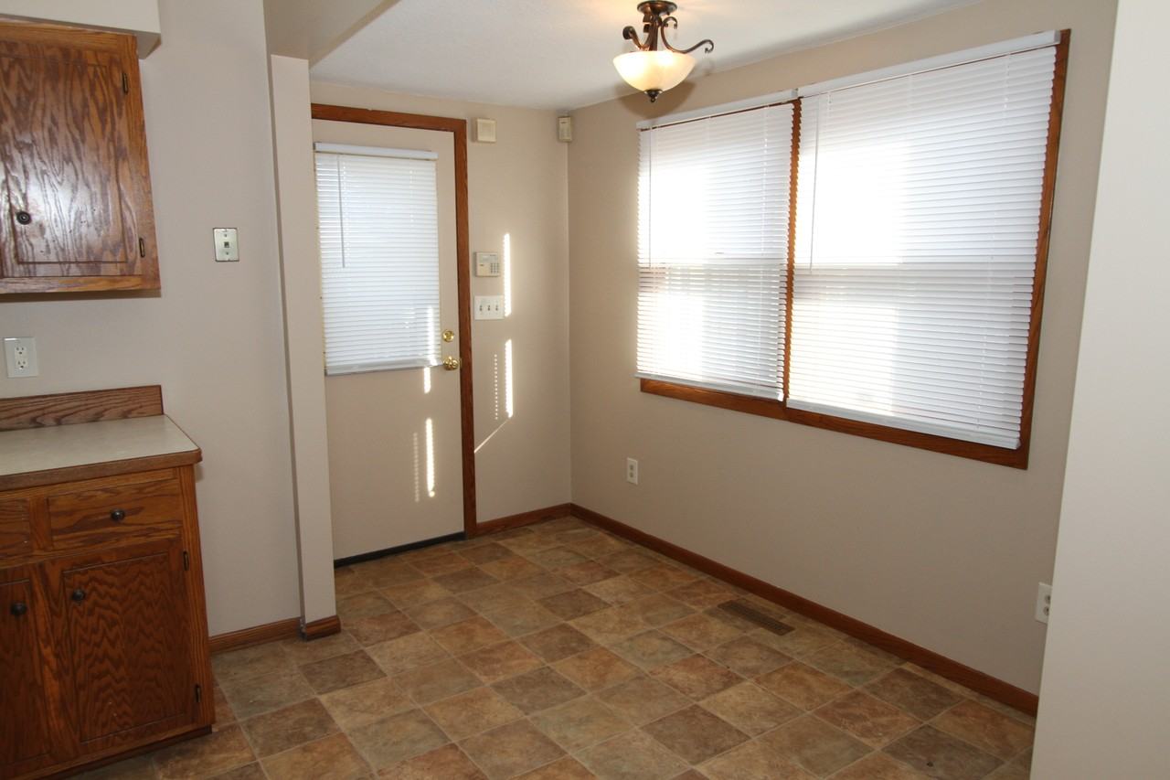 153 King St W #NA - Photo 5 of 25