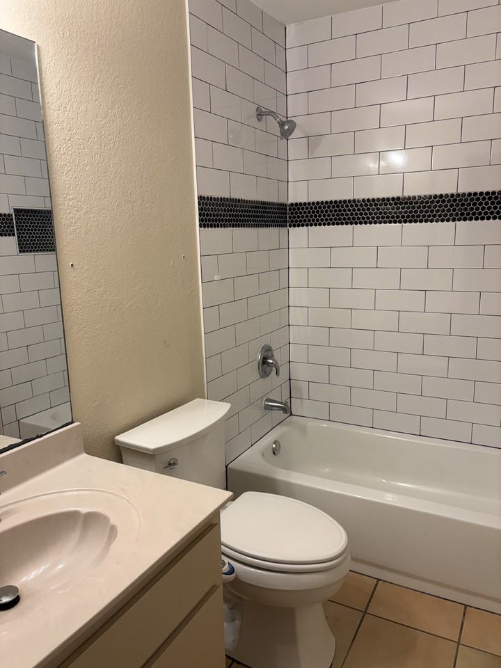 1471 Capricorn Blvd #A - Photo 5 of 12