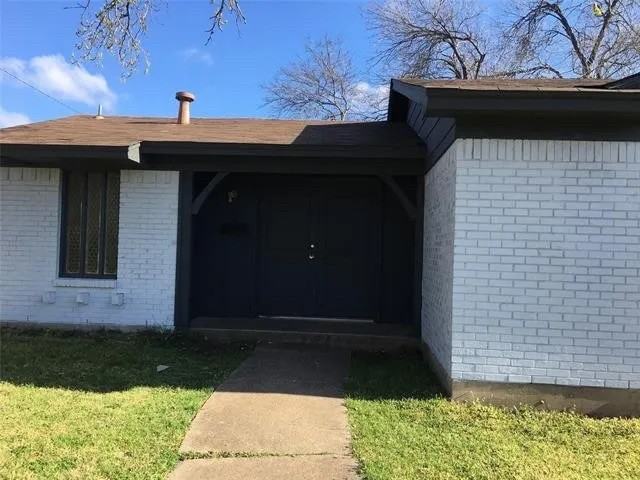 2613 Laramie St - Photo 2 of 30