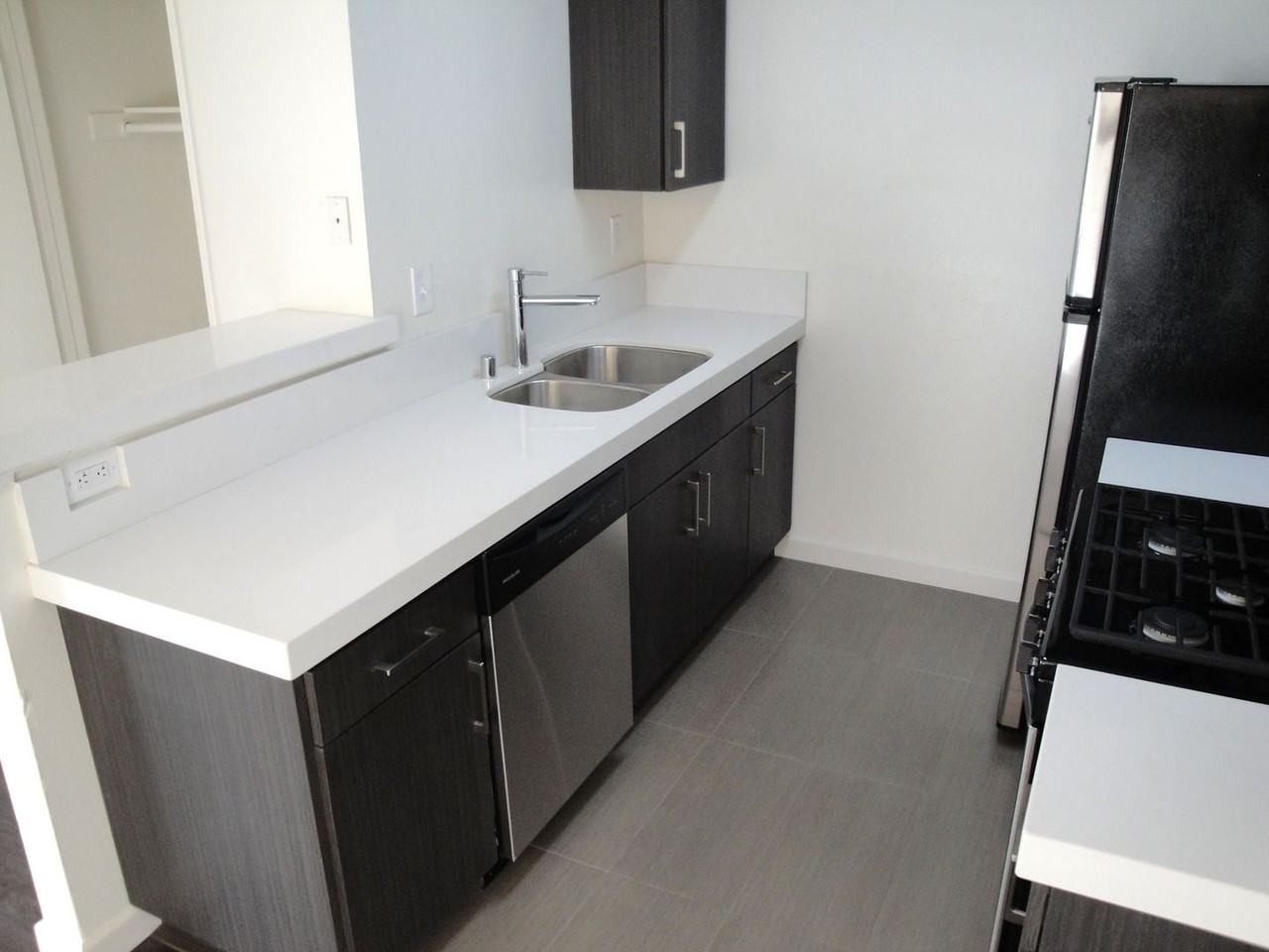 v1210 - Photo 4 of 32