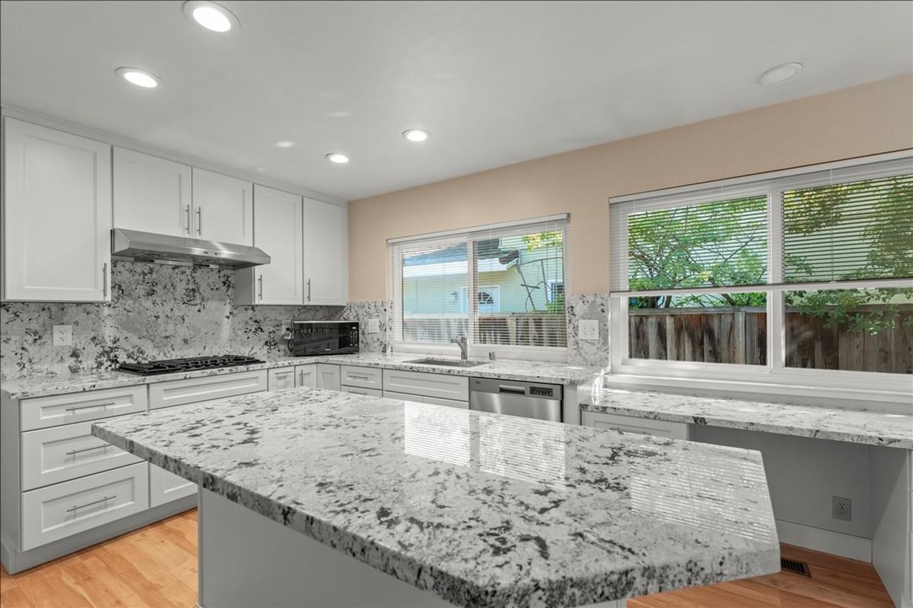 773 Sequoia Dr - Photo 3 of 15