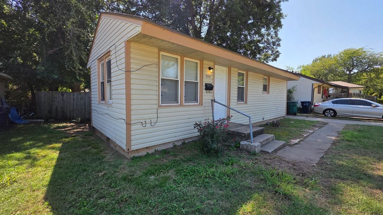 3104 Nw 46th St - Photo 2 of 17