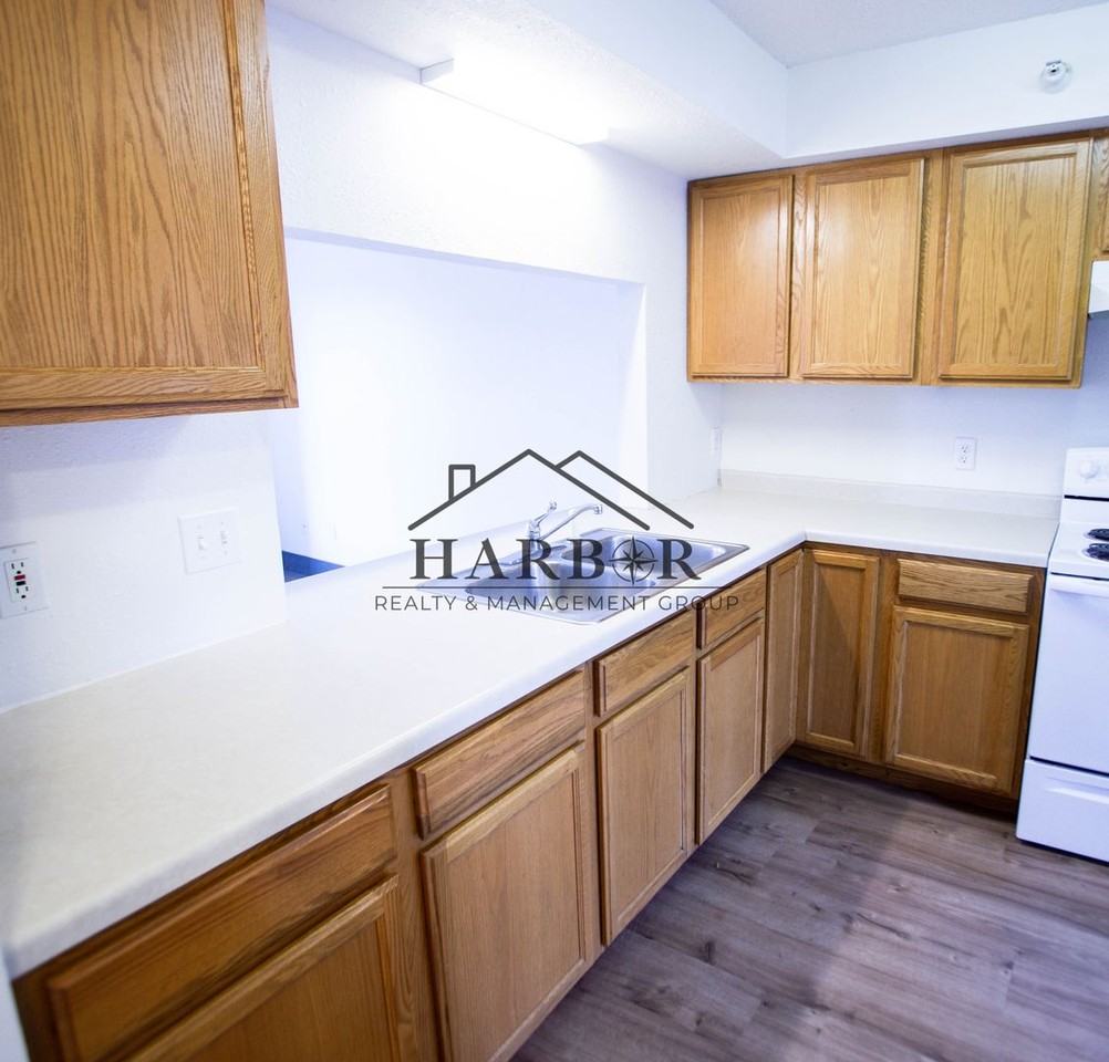 146 South Broadway Avenue - Photo 3 of 16