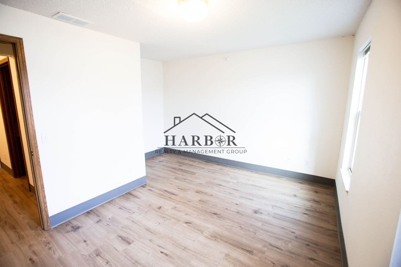 146 South Broadway Avenue - Photo 5 of 16