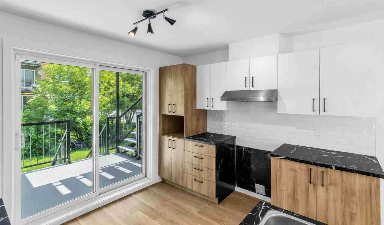 2019 Rue Sainte-Hélène #2019 - Photo 3 of 10