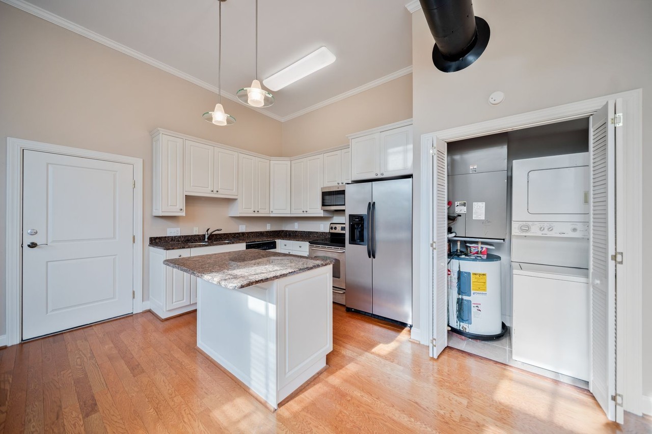 705 Maple St #A202 - Photo 7 of 16