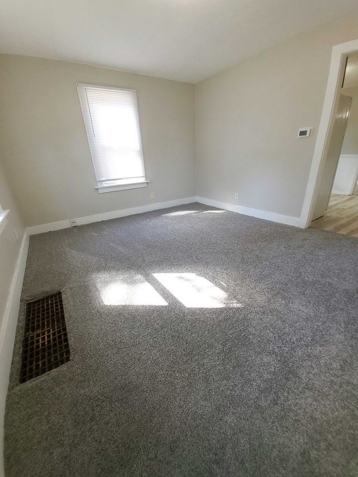 1027 35th St Sw - Photo 2 of 12