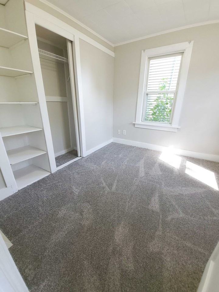 1027 35th St Sw - Photo 3 of 12