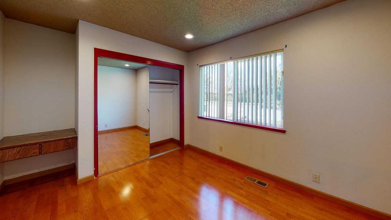 Lovely Sunnyvale home with backyard pool - Photo 6 of 15