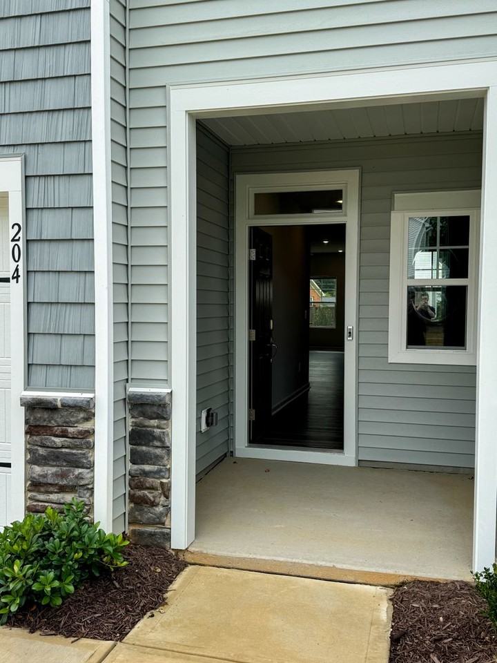 204 Paramount Dr - Photo 2 of 18