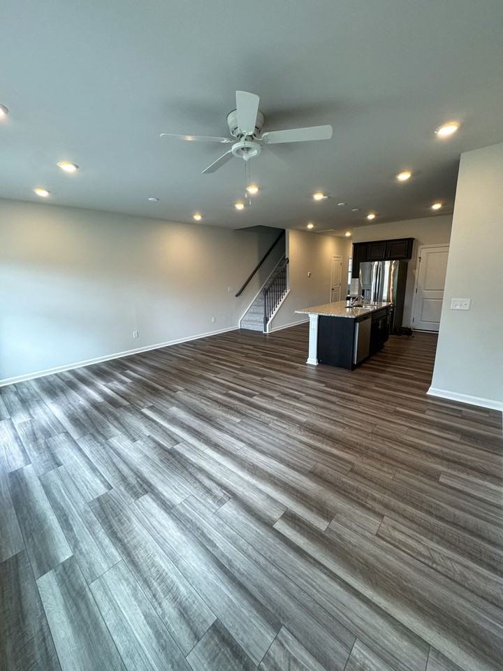 204 Paramount Dr - Photo 5 of 18
