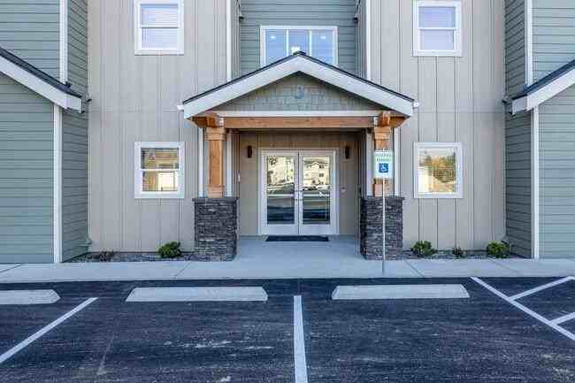 1415 Maple St - Photo 5 of 39