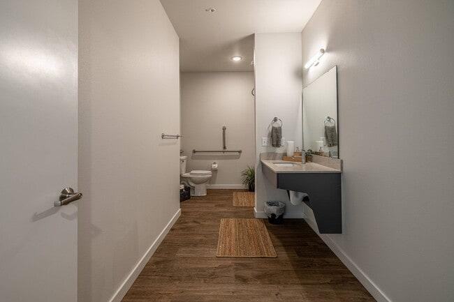 1415 Maple St - Photo 4 of 39