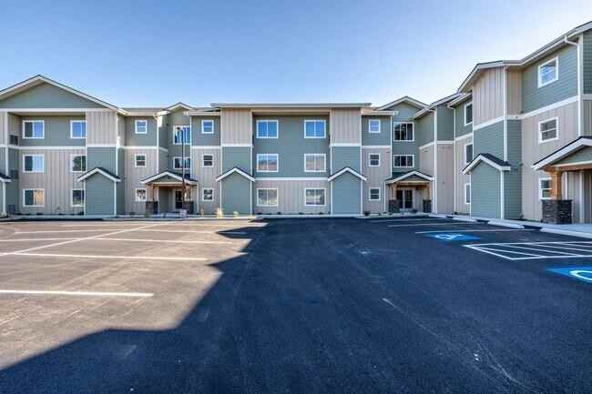 1415 Maple St - Photo 7 of 39