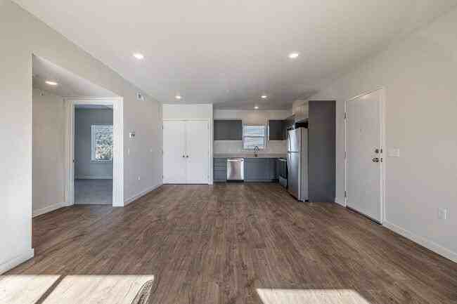 1415 Maple St - Photo 2 of 39