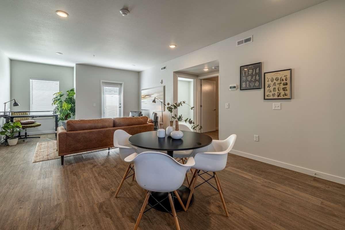 1415 Maple St - Photo 6 of 39