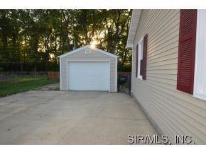 107 Palm Dr - Photo 2 of 9