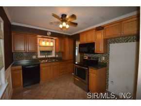 107 Palm Dr - Photo 3 of 9