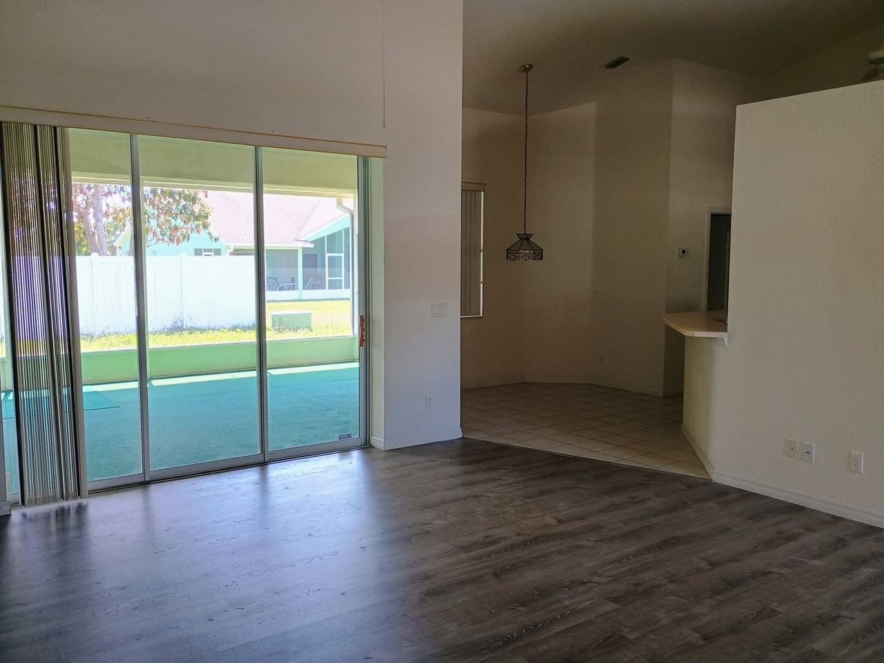 15596 Burbank Dr - Photo 4 of 28