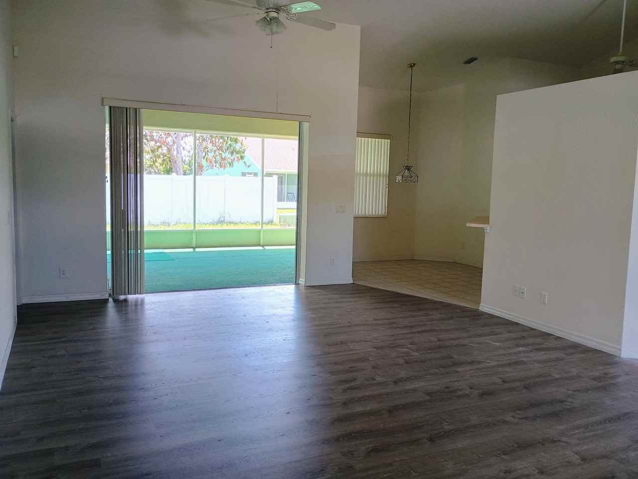 15596 Burbank Dr - Photo 5 of 28