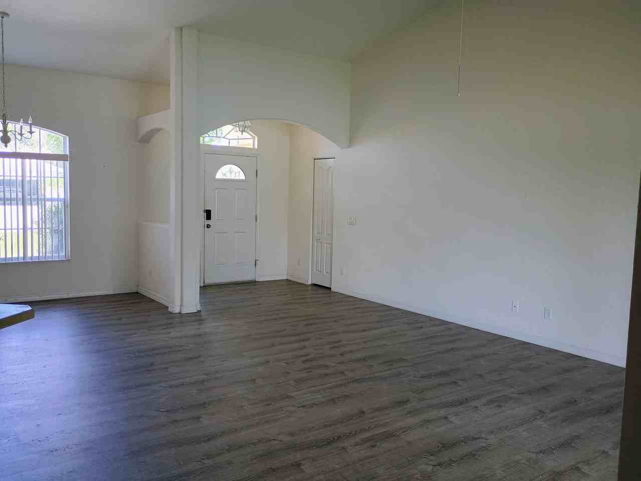 15596 Burbank Dr - Photo 6 of 28