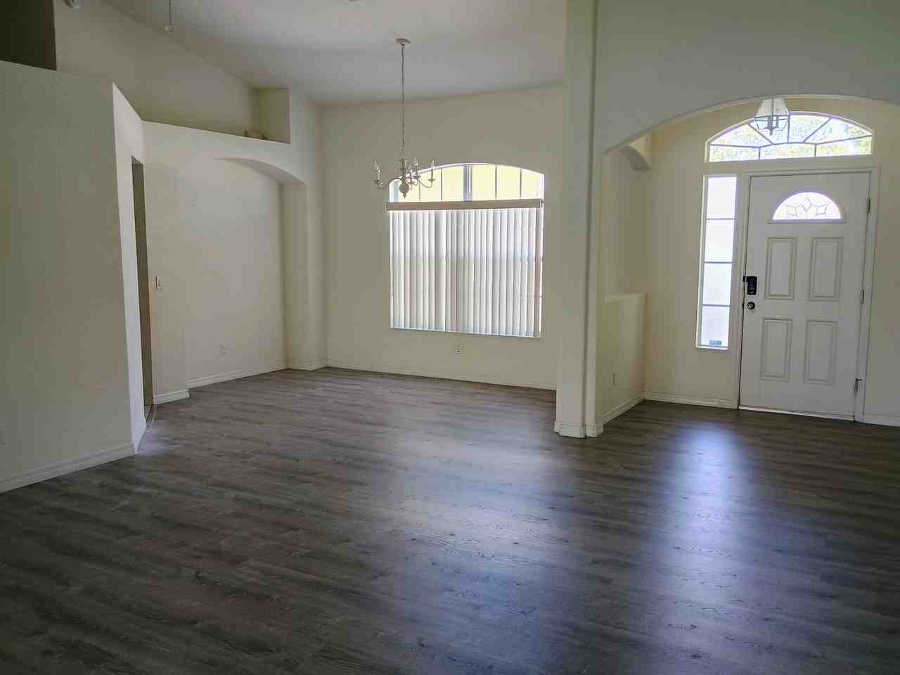 15596 Burbank Dr - Photo 7 of 28