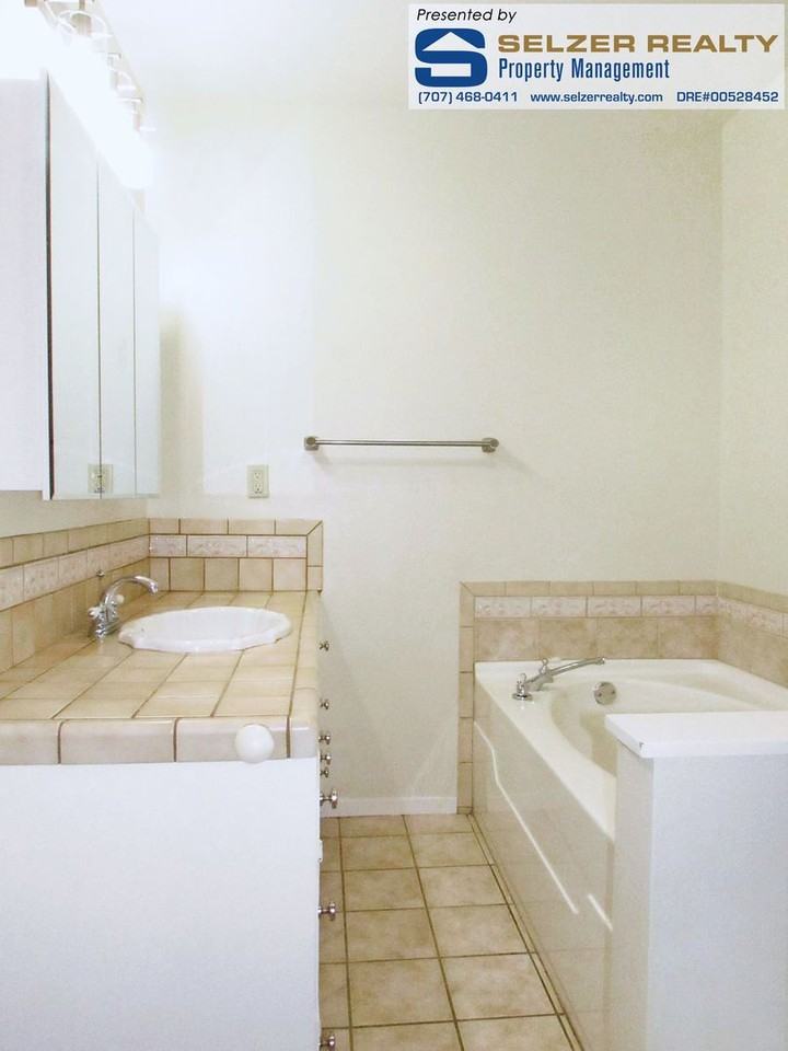 293 Toyon Rd - Photo 7 of 17
