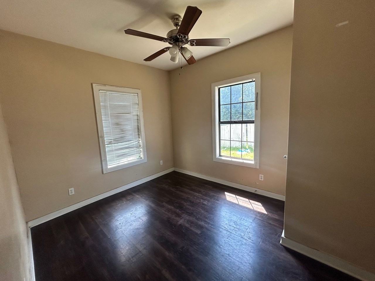 2208 Cumberland Ave - Photo 2 of 6