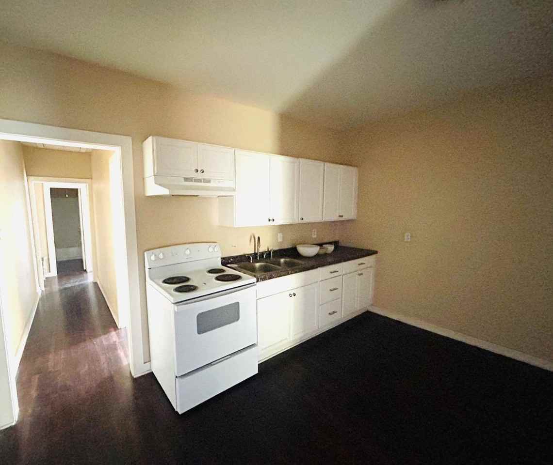 2208 Cumberland Ave - Photo 4 of 6