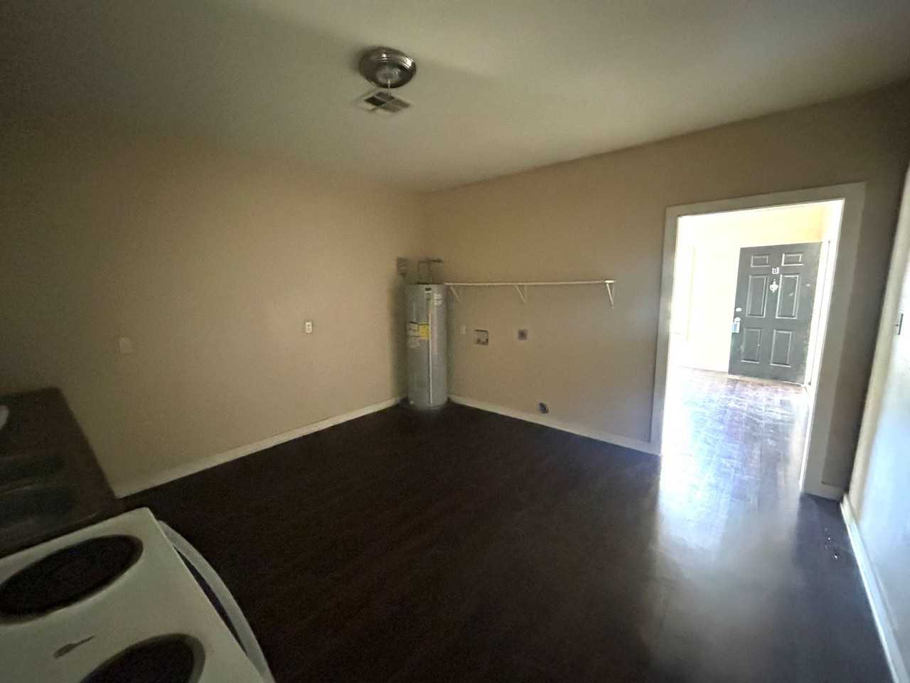 2208 Cumberland Ave - Photo 5 of 6