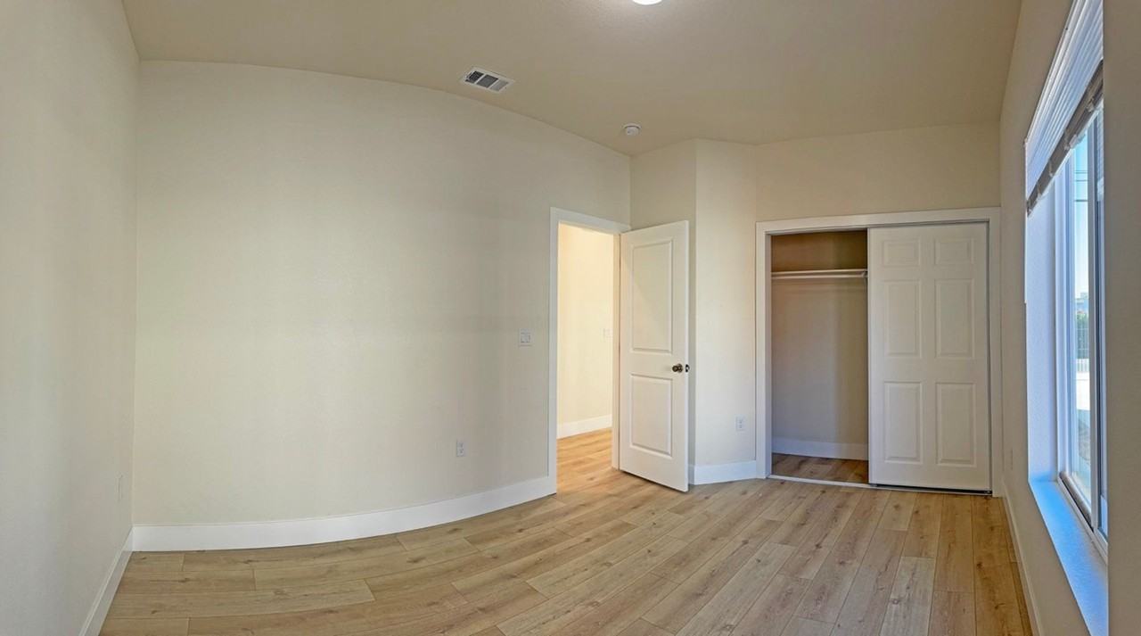 1579 Silica Ave - Photo 5 of 9