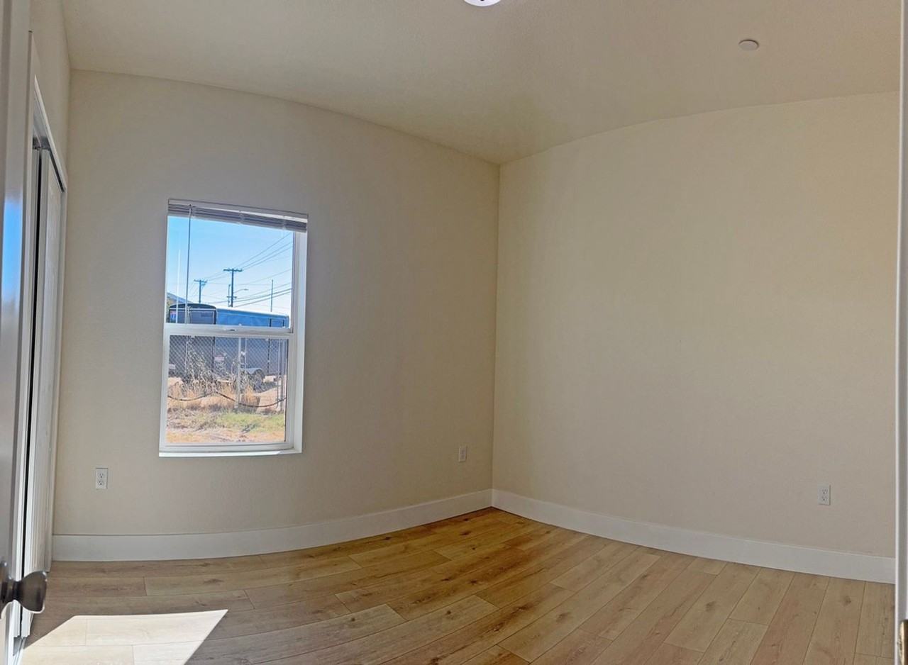 1579 Silica Ave - Photo 6 of 9