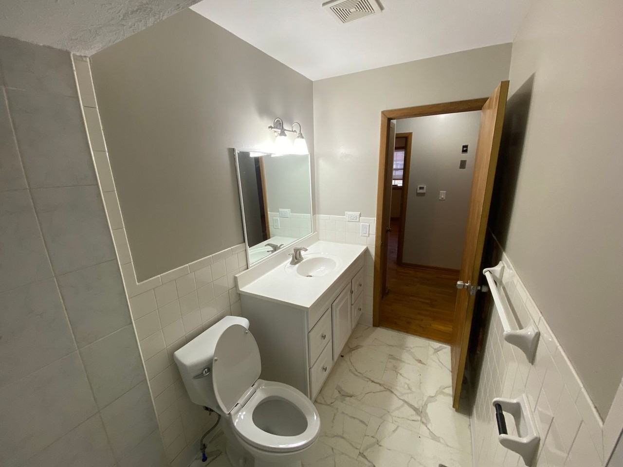 2657 E Grand St - Photo 5 of 19