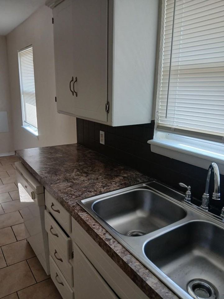 2312 Northwest 46th Street - Photo 4 of 15