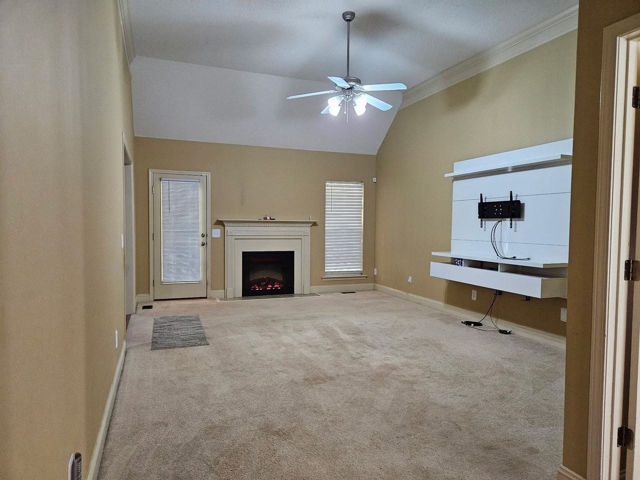 304 Christopher Luke Cir - Photo 2 of 25