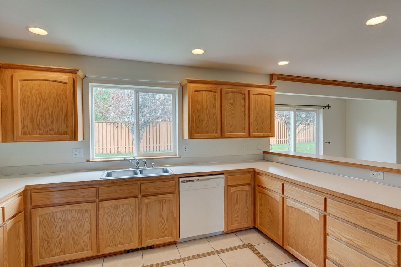 1730 Nw Almond Loop - Photo 3 of 24