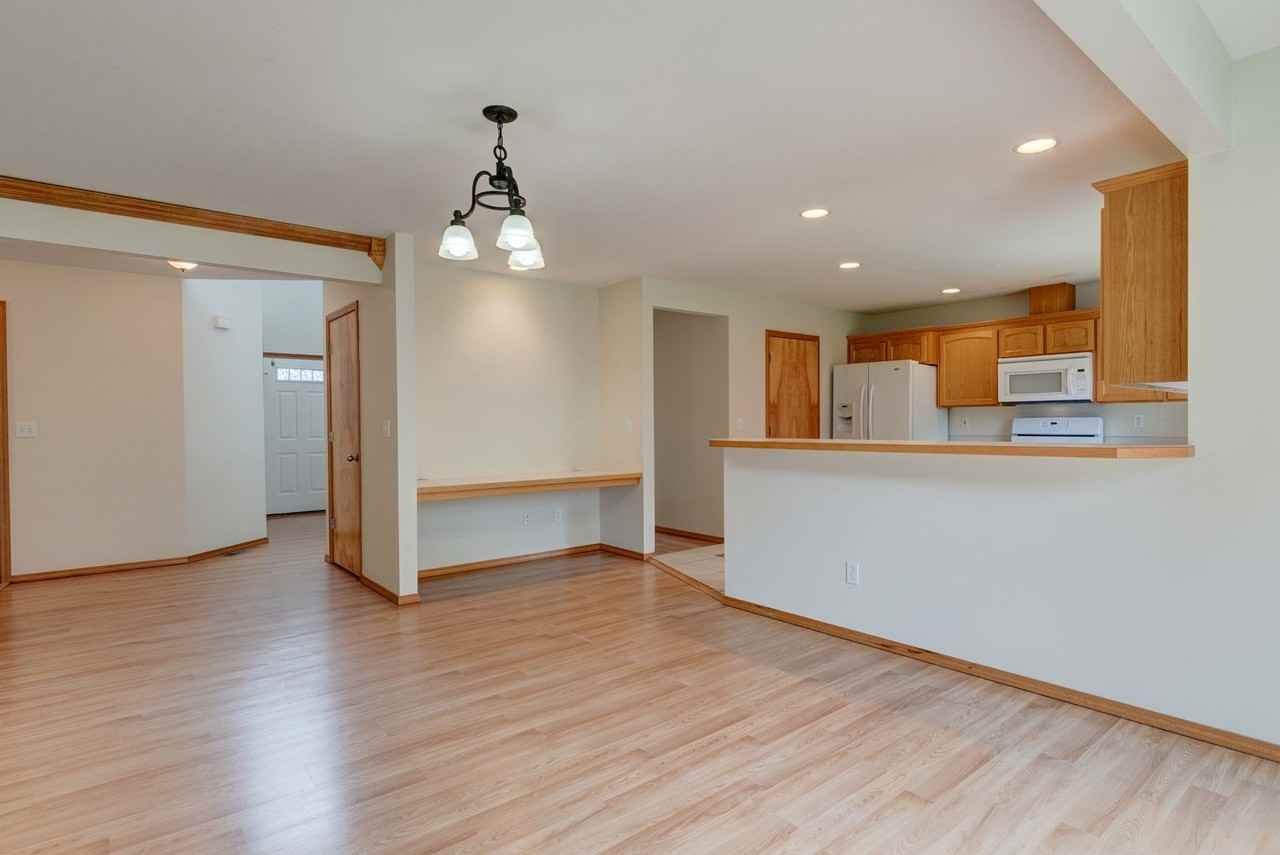 1730 Nw Almond Loop - Photo 5 of 24