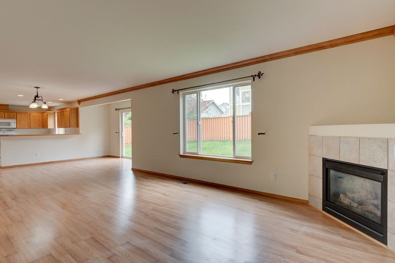 1730 Nw Almond Loop - Photo 6 of 24