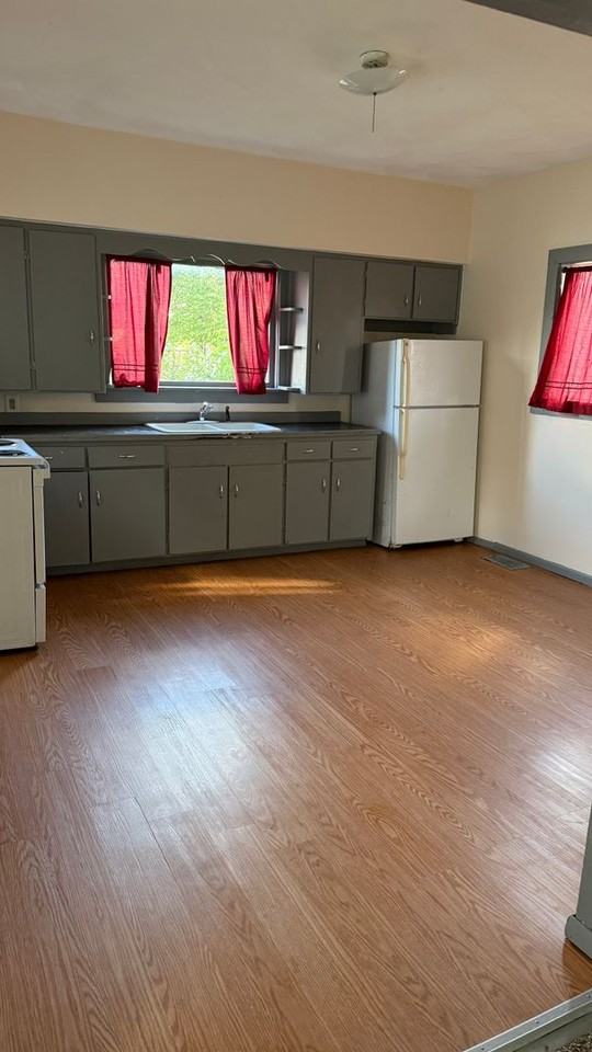 211 E Home St - Photo 2 of 10