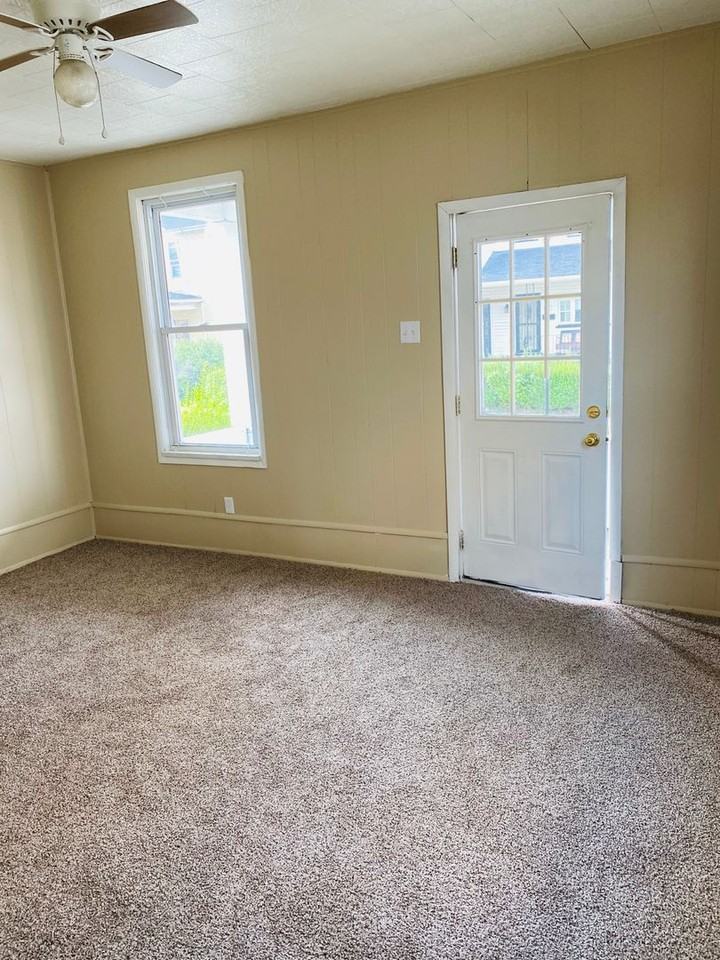 211 E Home St - Photo 3 of 10