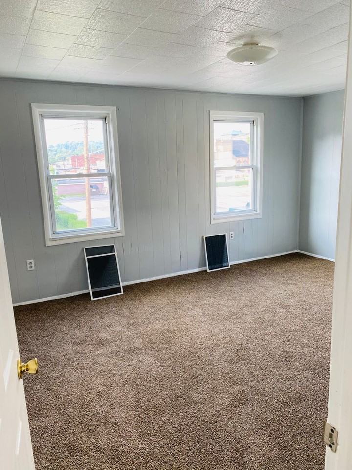 211 E Home St - Photo 7 of 10