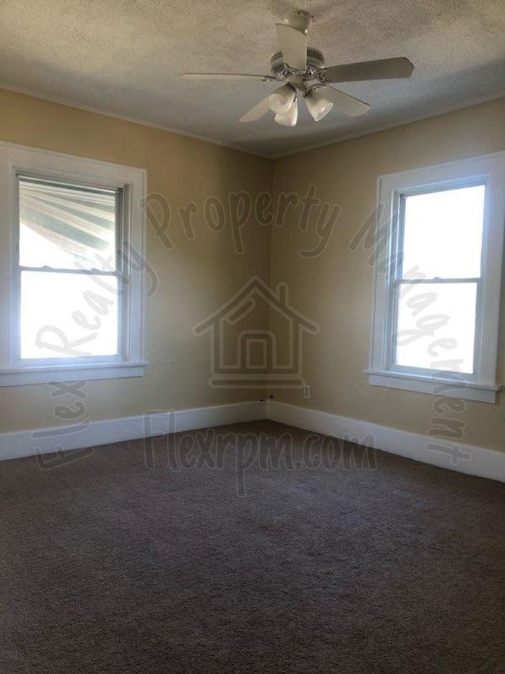 2054 Wyndhurst Rd - Photo 4 of 8