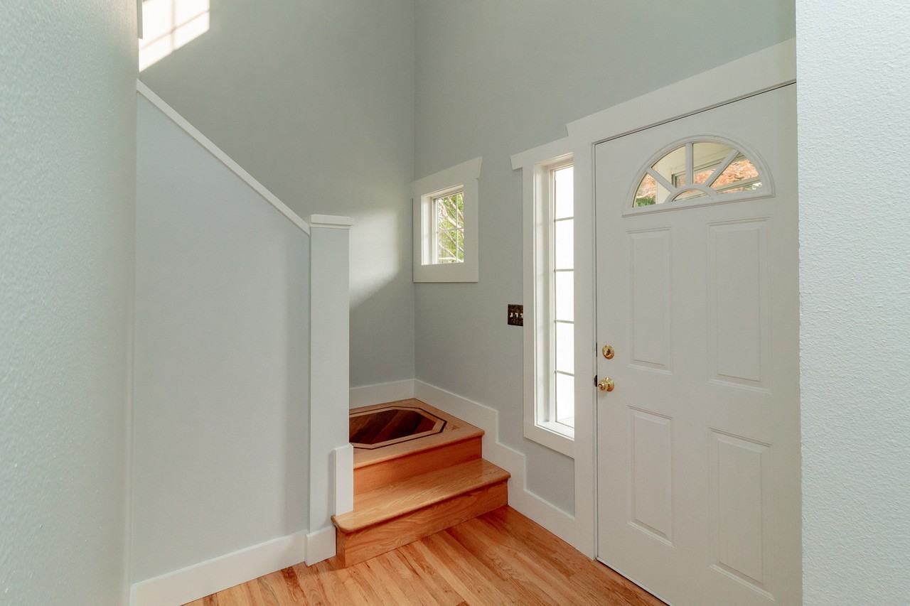 2073 Palisade Blvd - Photo 3 of 29