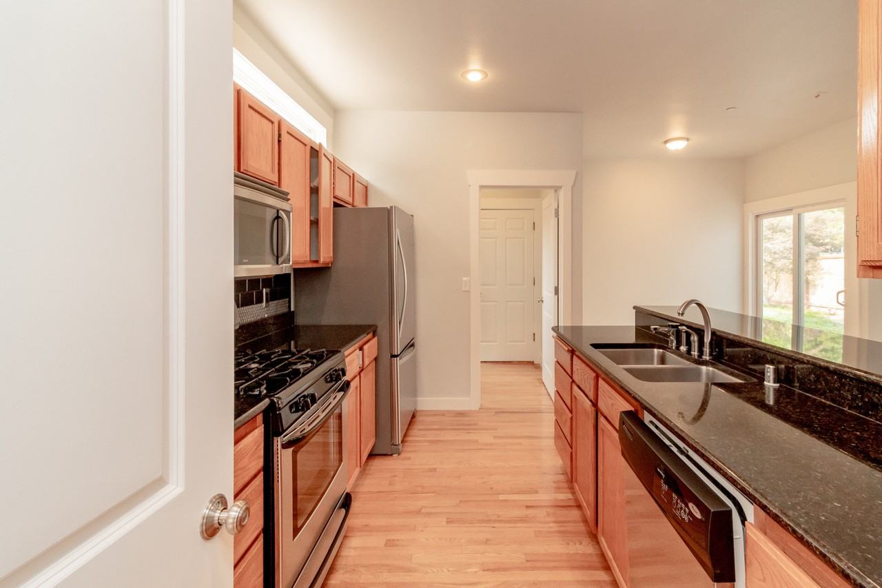 2073 Palisade Blvd - Photo 7 of 29