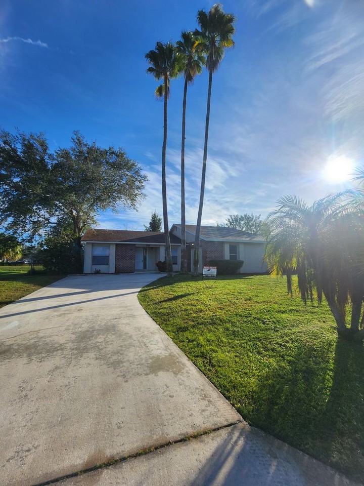 28 S Flag Dr - Photo 2 of 21