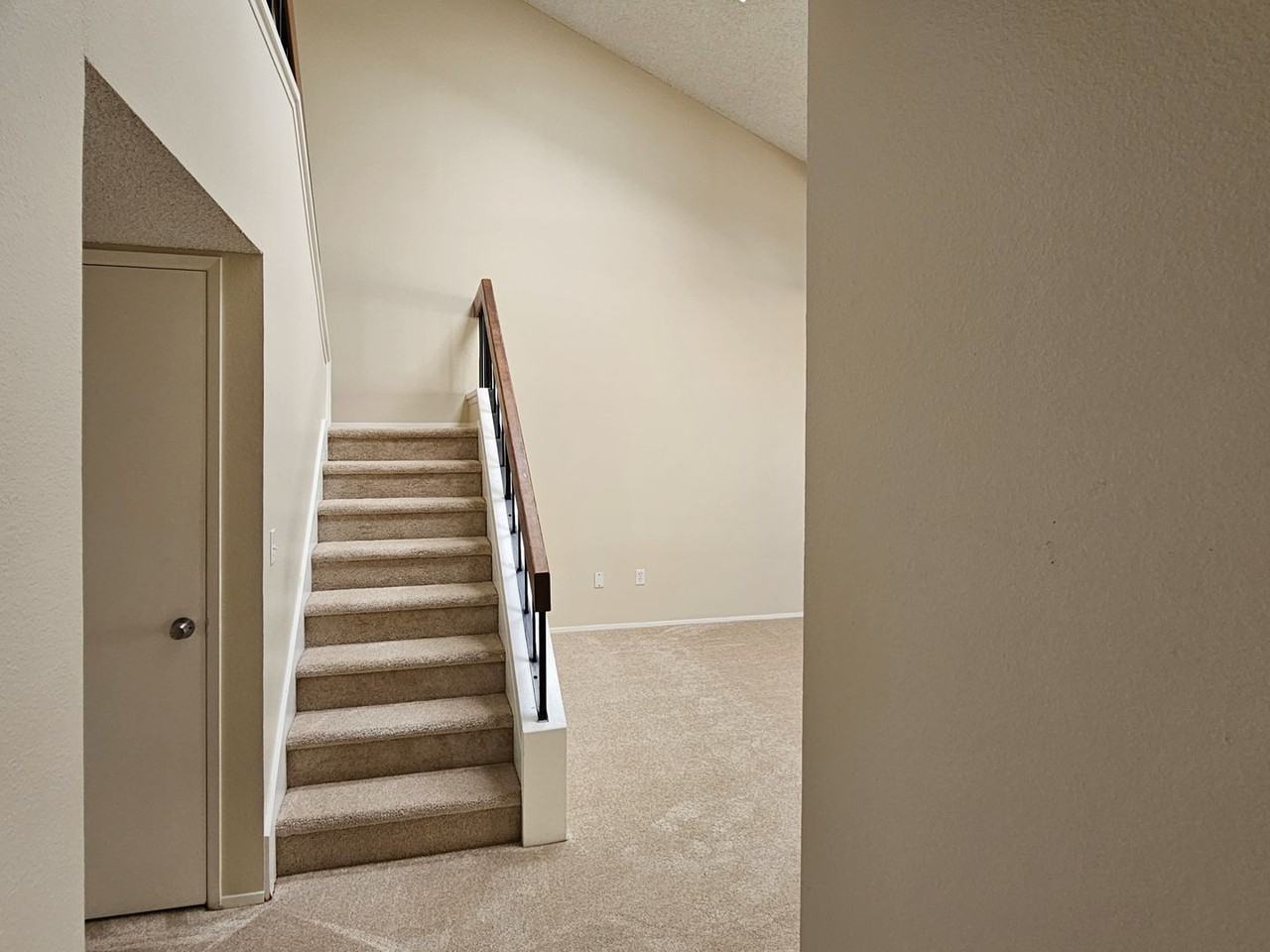 7093 Deerhurst Court - Photo 2 of 23