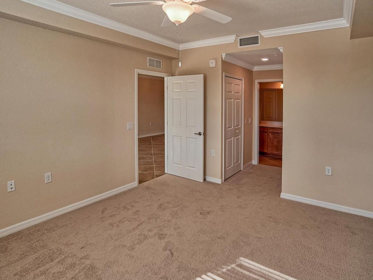 9731 Acqua Ct #514 - Photo 5 of 22