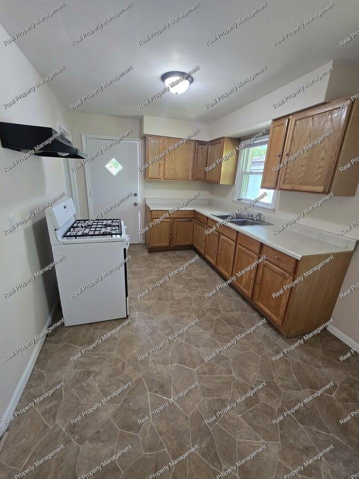 3800 S Liverpool Rd - Photo 3 of 11
